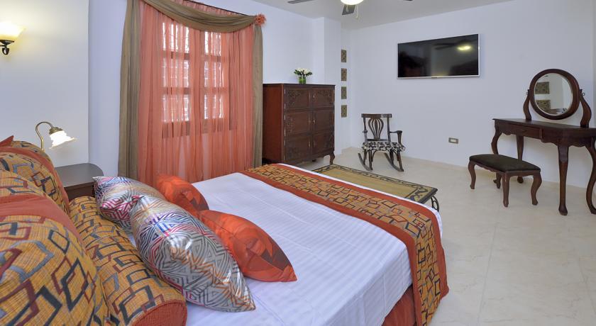 Hotel Dorado Plaza Calle Del Arsenal Cartagena Exterior photo