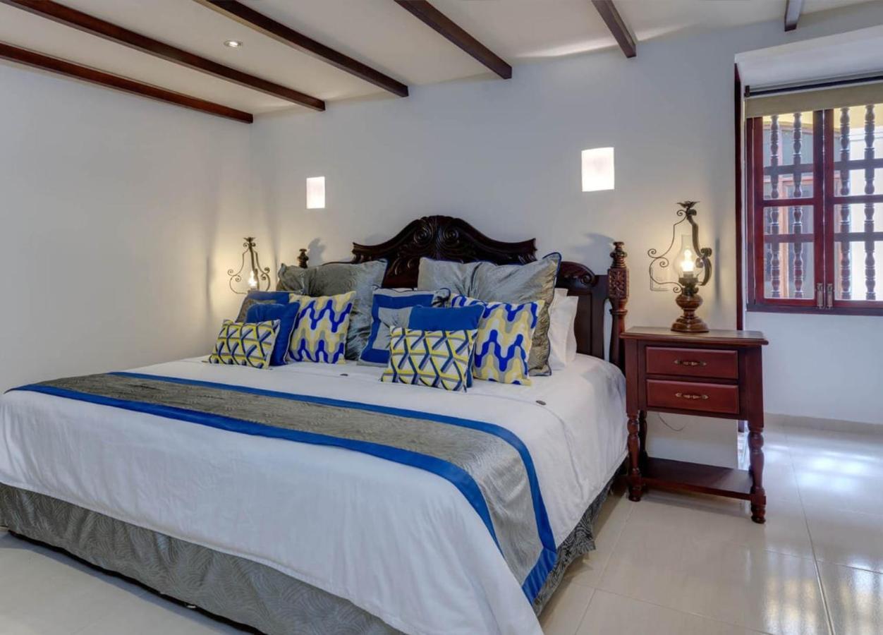 Hotel Dorado Plaza Calle Del Arsenal Cartagena Exterior photo