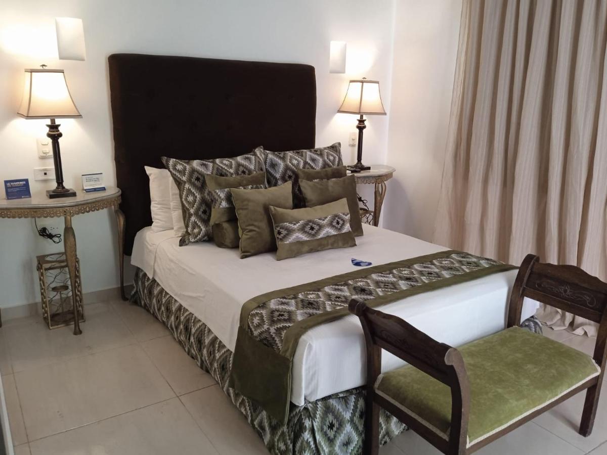 Hotel Dorado Plaza Calle Del Arsenal Cartagena Exterior photo