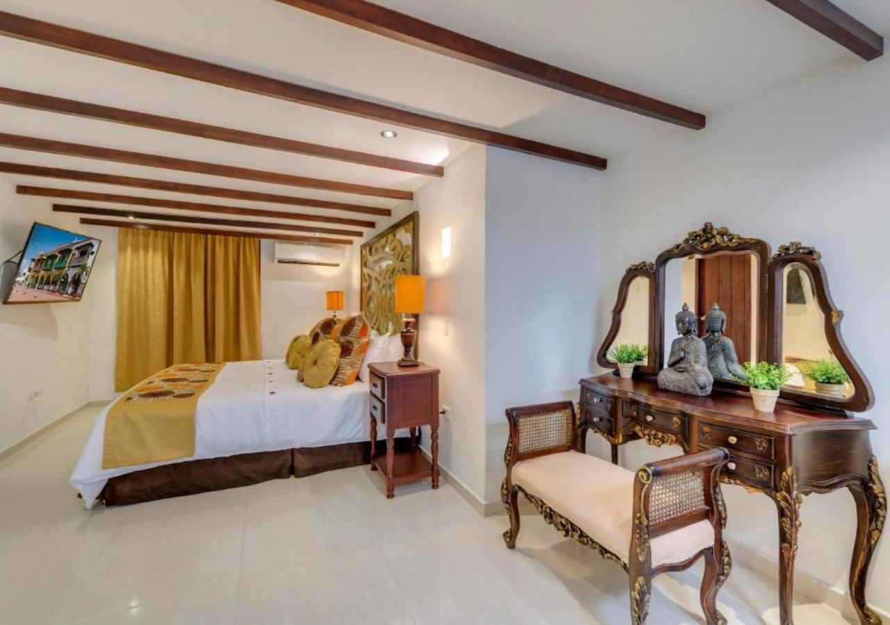 Hotel Dorado Plaza Calle Del Arsenal Cartagena Exterior photo