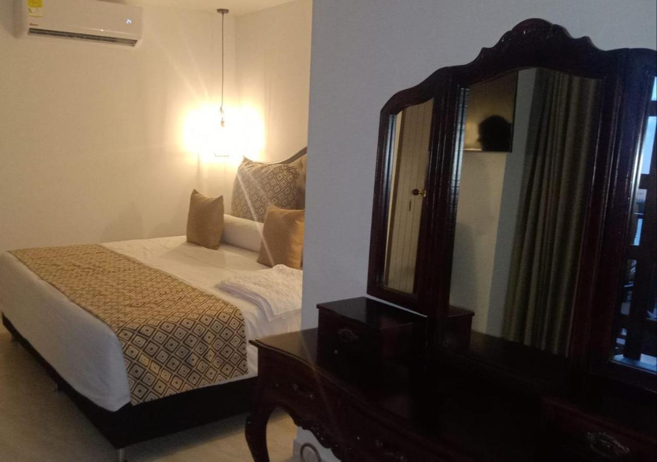 Hotel Dorado Plaza Calle Del Arsenal Cartagena Exterior photo