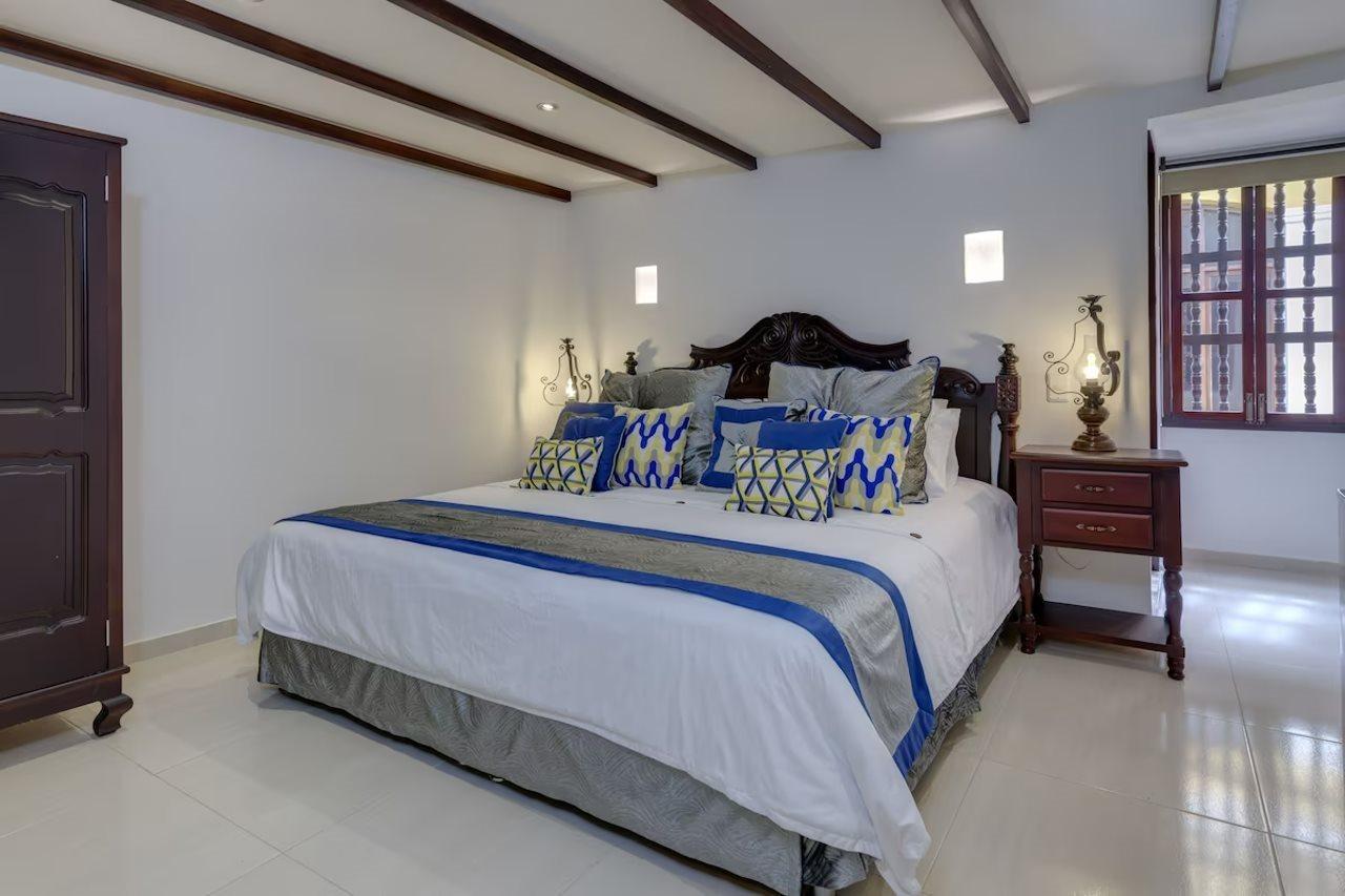 Hotel Dorado Plaza Calle Del Arsenal Cartagena Exterior photo