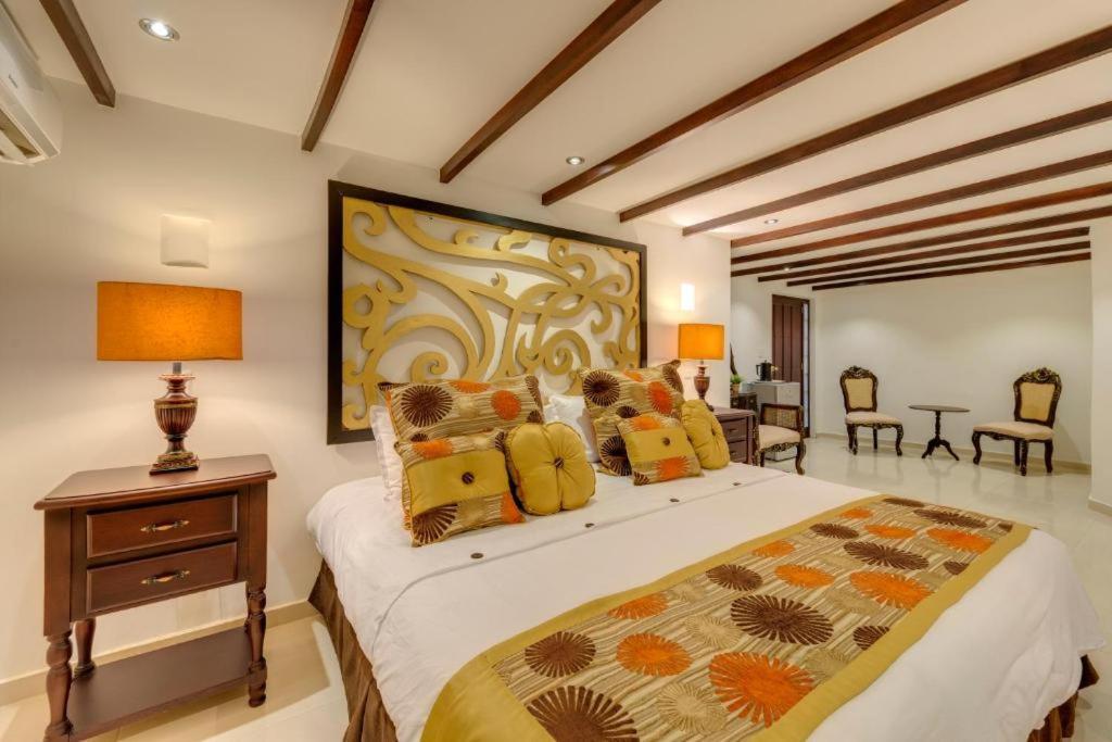 Hotel Dorado Plaza Calle Del Arsenal Cartagena Exterior photo